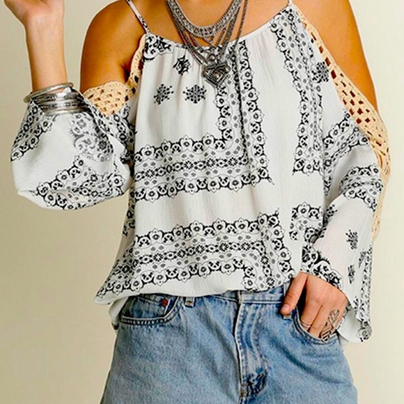 Umgee Tops - Umgee Boho Crochet Cold Shoulder peasant top Size S